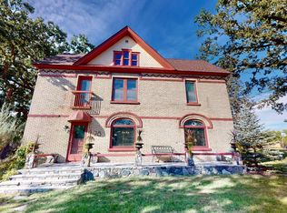 28 1st Ave NW, New London, MN 56273
