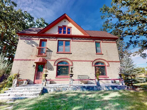 28 1st Ave NW, New London, MN 56273