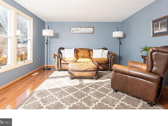 3rd image of 602 Morgan Dr E