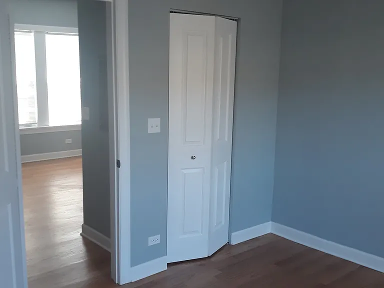 1644 W Pratt Blvd — Photo 7