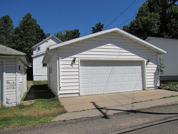 3rd image of 413 Cass Ave