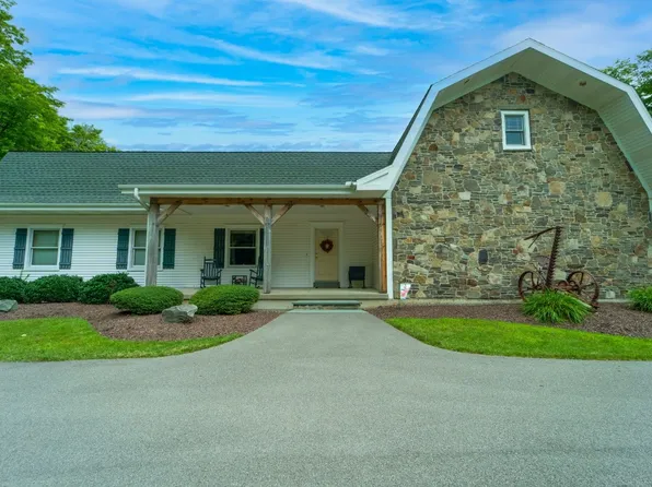 543 Pollard Hill Rd, Johnson City, NY 13790