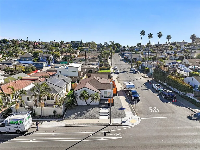 1901 Chatsworth Blvd — Photo 25