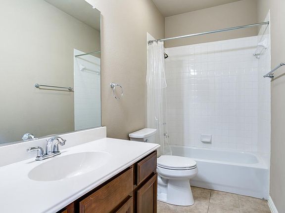 3rd image of 2556 Jacobson Dr