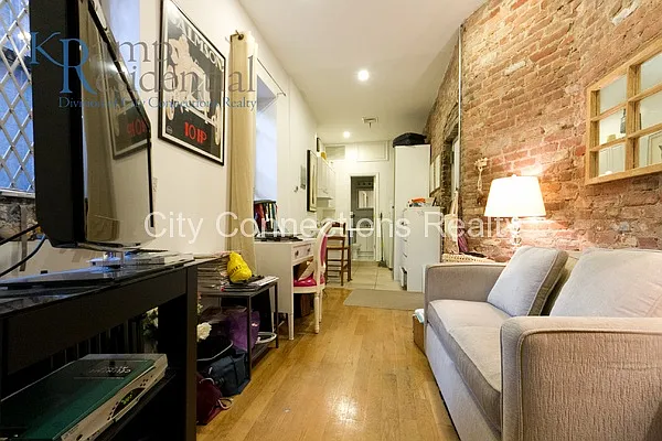 Rented by City Connections Realty | media 6