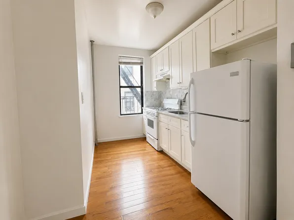 537 Ovington Avenue image 1 of 6