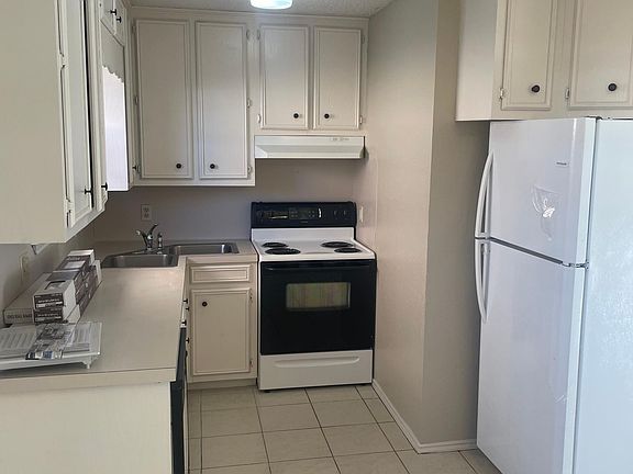 3rd image of 412 E Tulip Ave #D