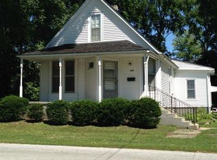 929 Kankakee St, Lowell, IN 46356
