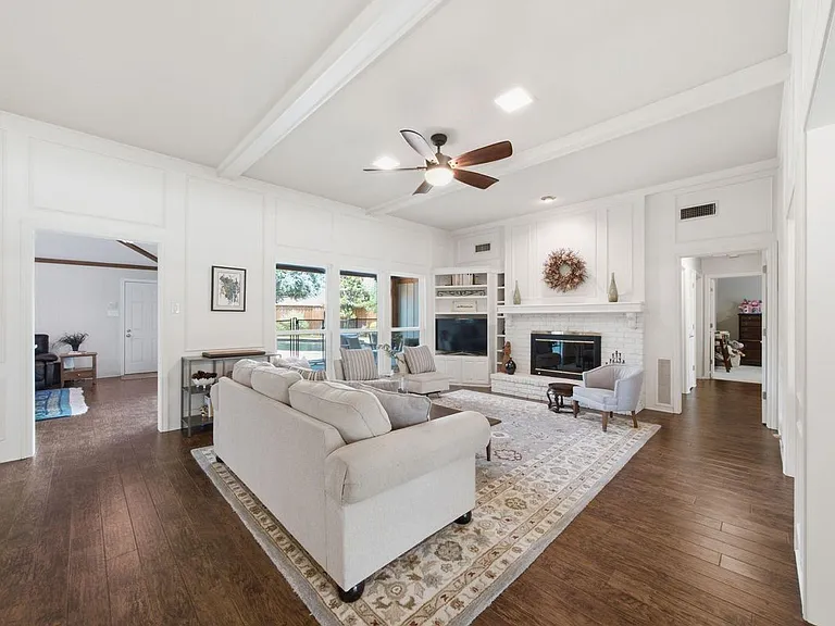 1403 Concord Dr — Photo 2