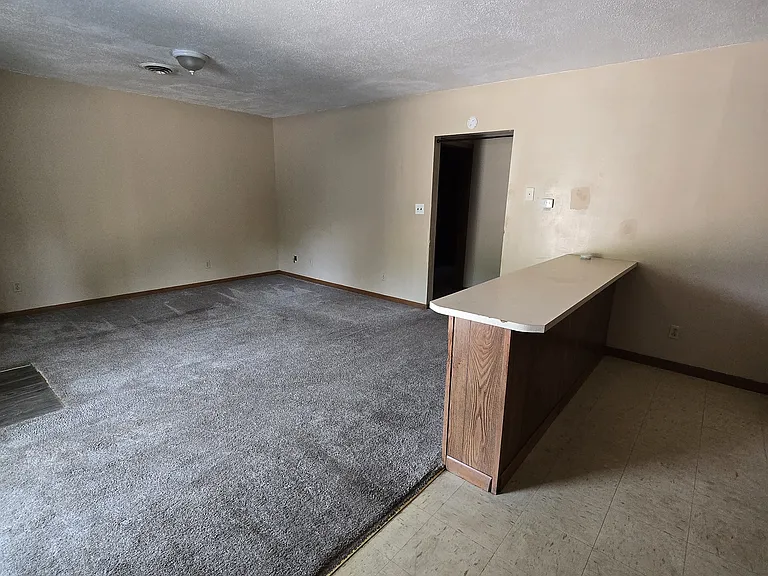 425 W Northern Ave — Photo 2