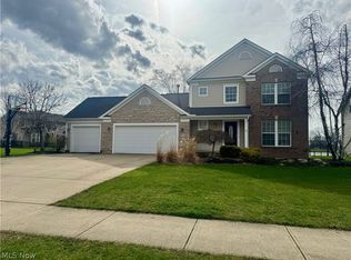 9028 Victoria Ln, North Ridgeville, OH 44039