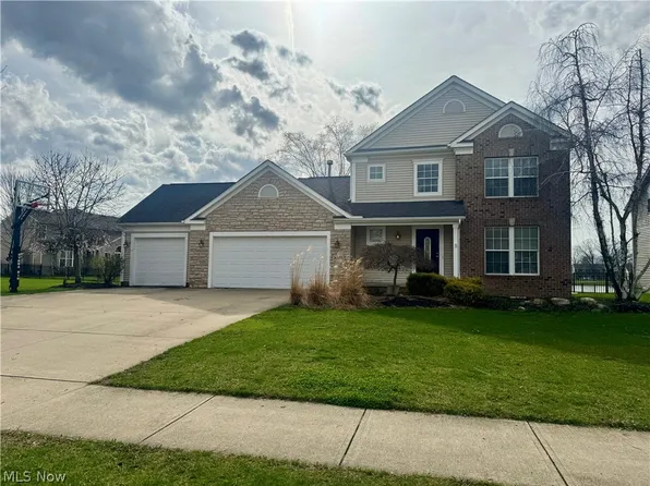 9028 Victoria Ln, North Ridgeville, OH 44039