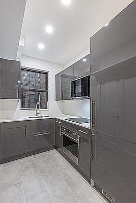 2nd image of 105 Macdougal St #60