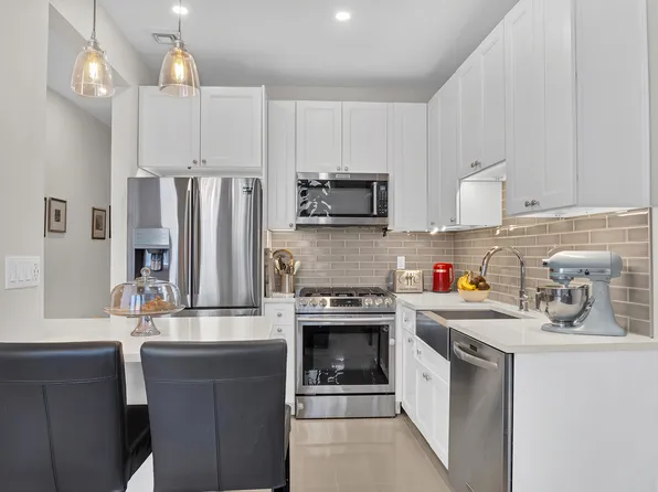 8 Mt Morris Park West C image 1 of 11