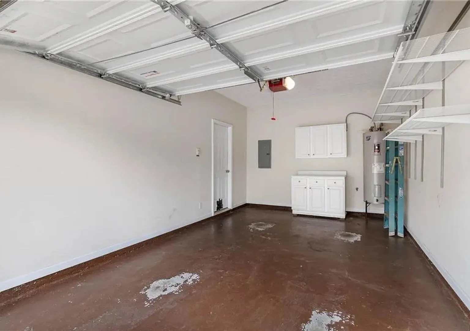Room in 3 Bedroom Home in Sugar Hill — Photo 2