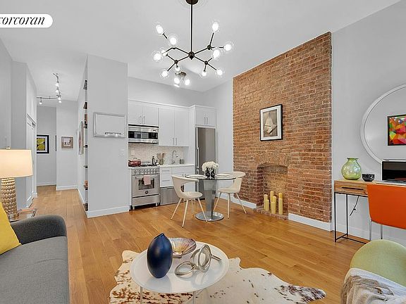 3rd image of 36 W 35th St APT 6A