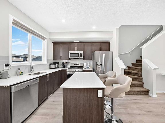 5th image of 224 Corner Meadows Way N