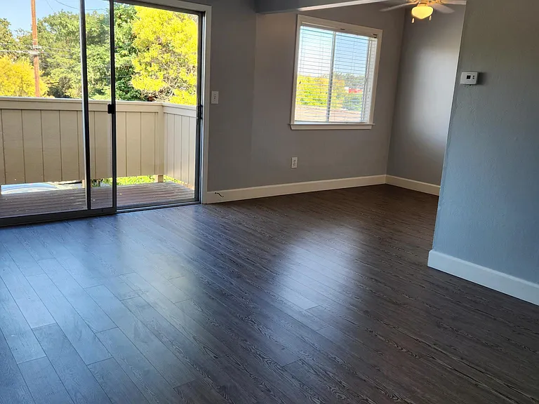 1117 Olive Ave — Photo 2