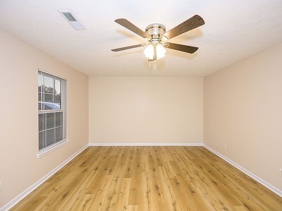 2nd image of 130 Skyline Dr #2
