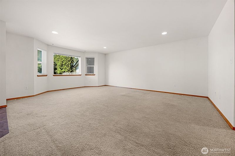 4th image of 938 Quinn Avenue
