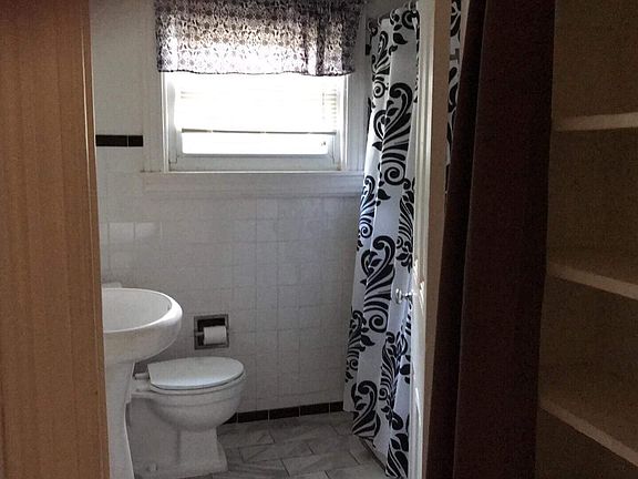 4th image of 1209 W 8th St APT 3