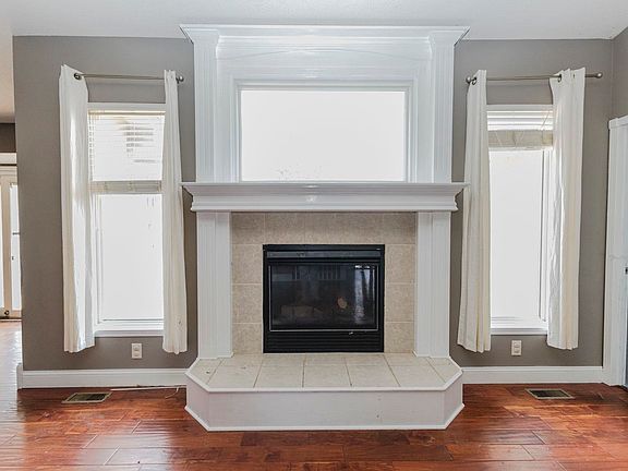 4th image of 154 S Maple Dunes Ct