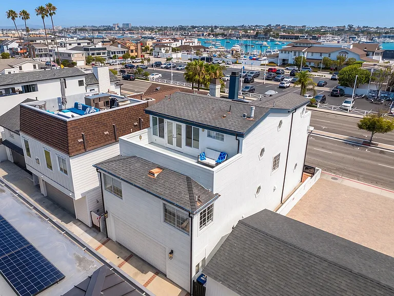 709 W Balboa Blvd — Photo 63