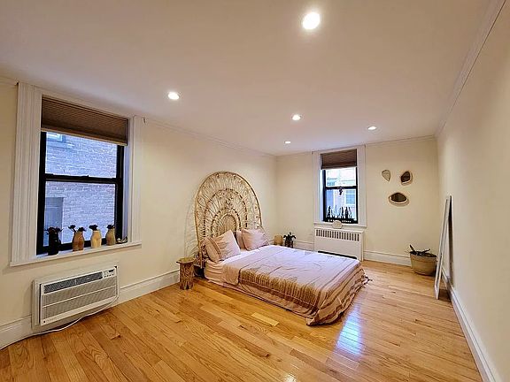 5th image of 100 Bank St #1B