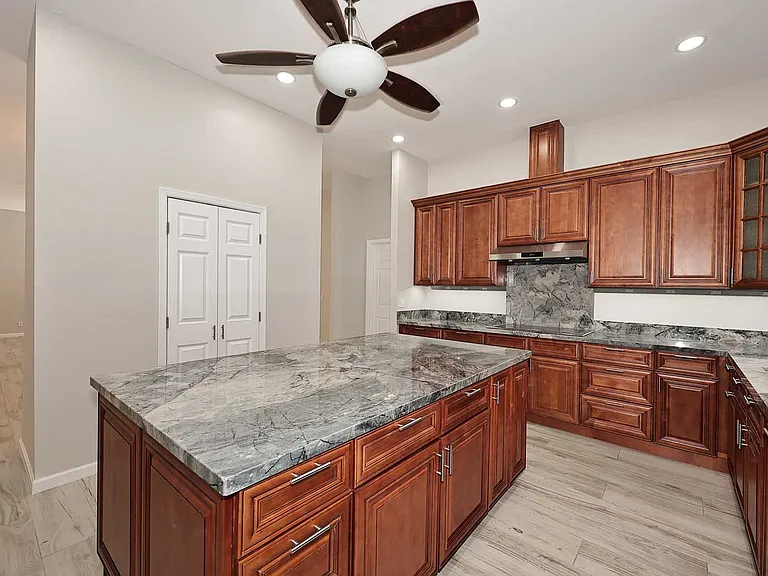 1627 E Redfield Rd — Photo 15