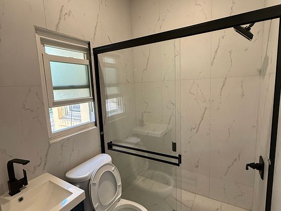 5th image of 2501 Hearst Ave #103
