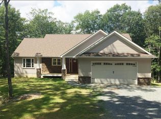 111 Bushkill Ln, Milford, PA 18337