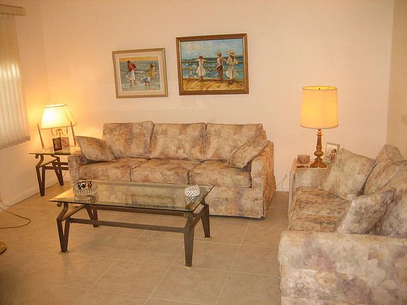4th image of 123 Newport Ct #I
