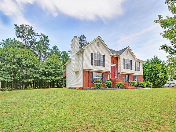 3rd image of 230 Courtlyn Way