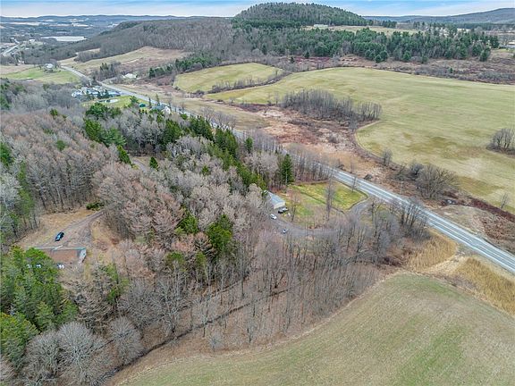 5th image of 127 Hidden Acres Dr