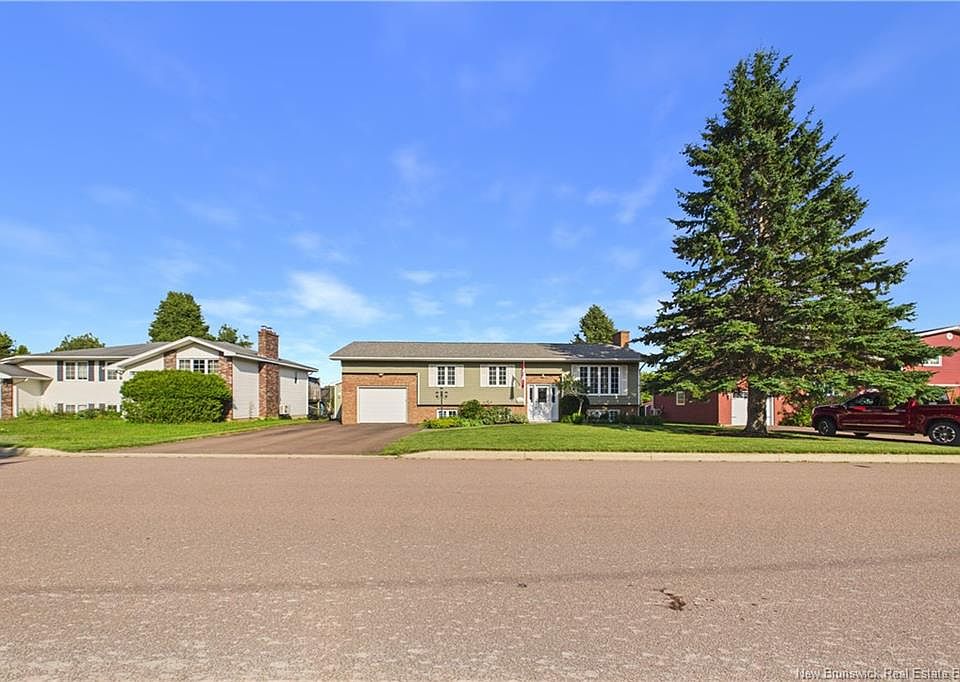 1st image of 23 Pointe Aux Renards St
