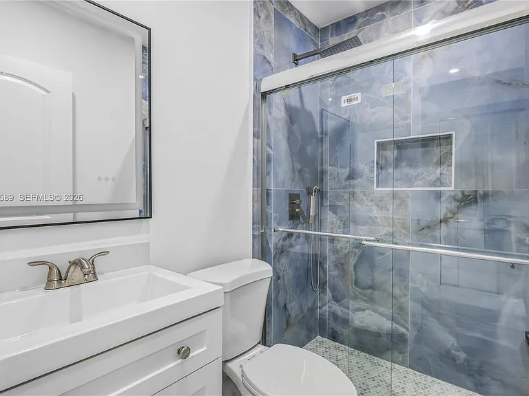 809 SW 17th St — Photo 21