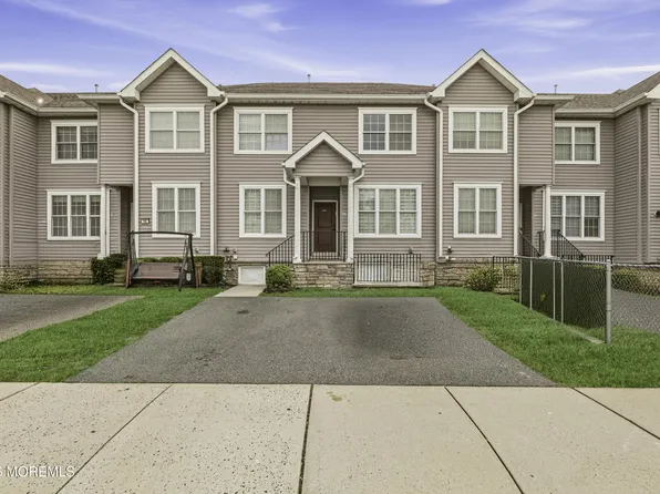 17 Stamford Hill Road, Lakewood, NJ 08701