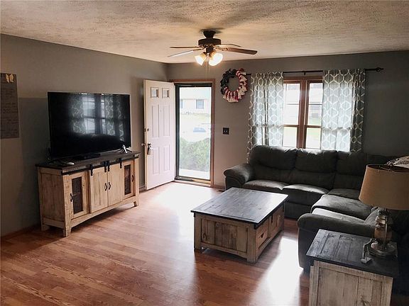 3rd image of 210 Flintwood Dr
