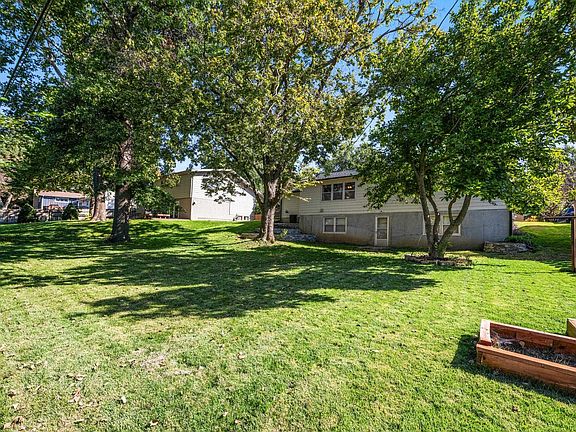 3rd image of 1829 Virginia Dr