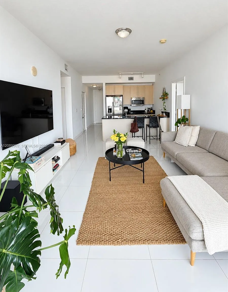 2 bed, 1024 sqft, $4,000 — Photo 2