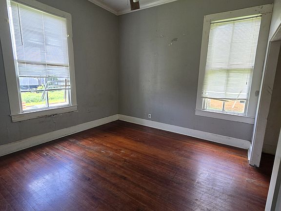 2nd image of 404 S Railroad Blvd