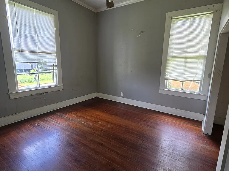 404 S Railroad Blvd — Photo 2