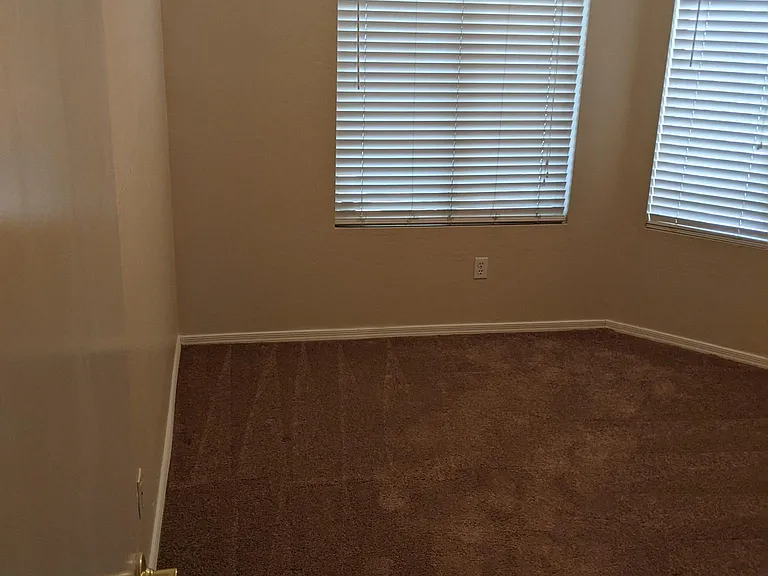 1942 E Aire Libre Ave — Photo 27