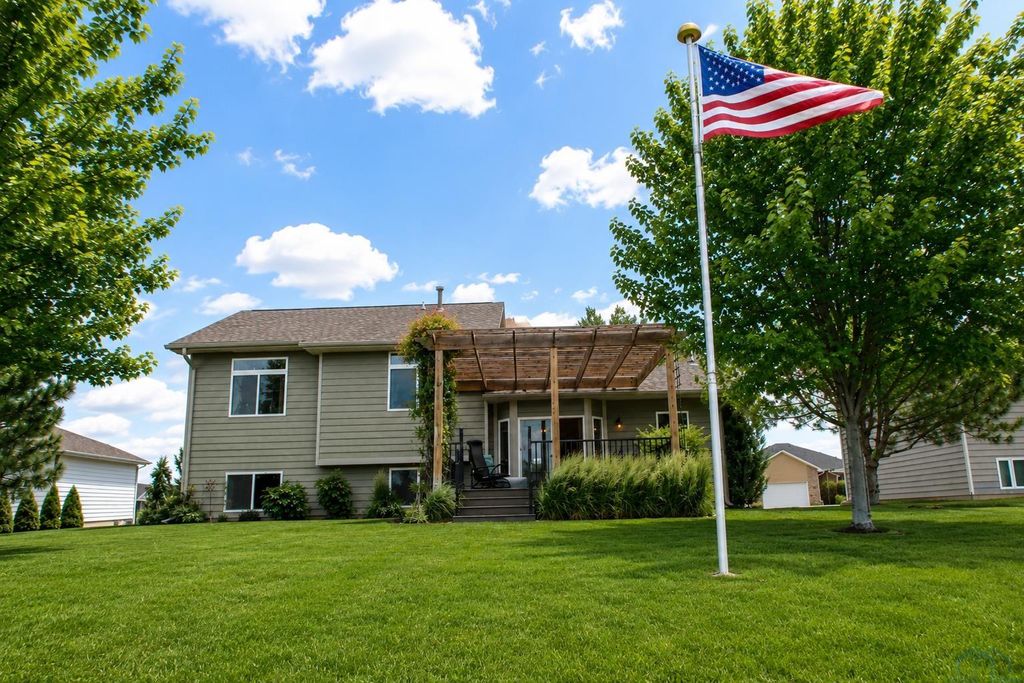 680 Prairie Blvd, Dakota Dunes, SD - View 3