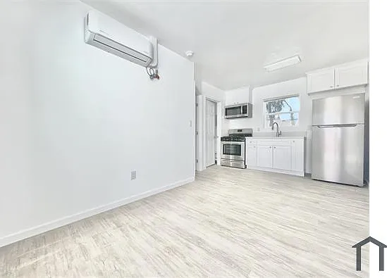 3798 S Gramercy Pl — Photo 1
