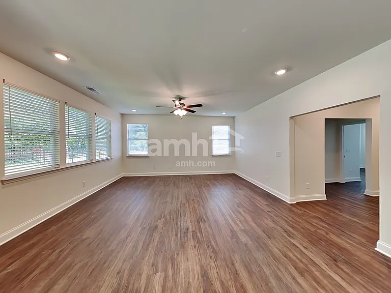 2072 Windsor Park Ave — Photo 7