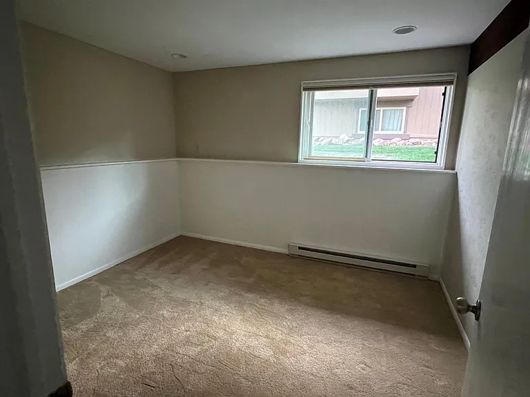 Good size office/flex room