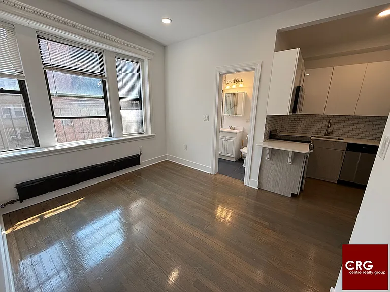 11 Queensberry St #11L — Photo 4