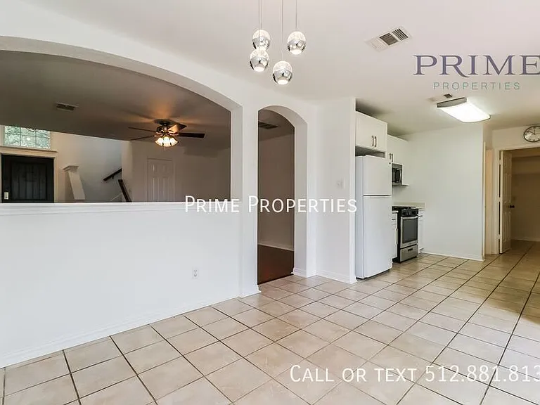 1041 Stacias Way — Photo 3