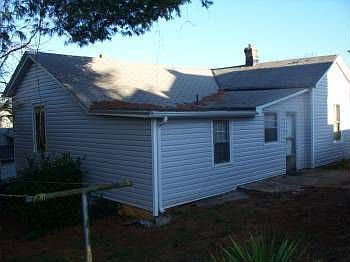 4th image of 2109 Rose Ln